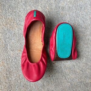 Women’s size ten red tieks